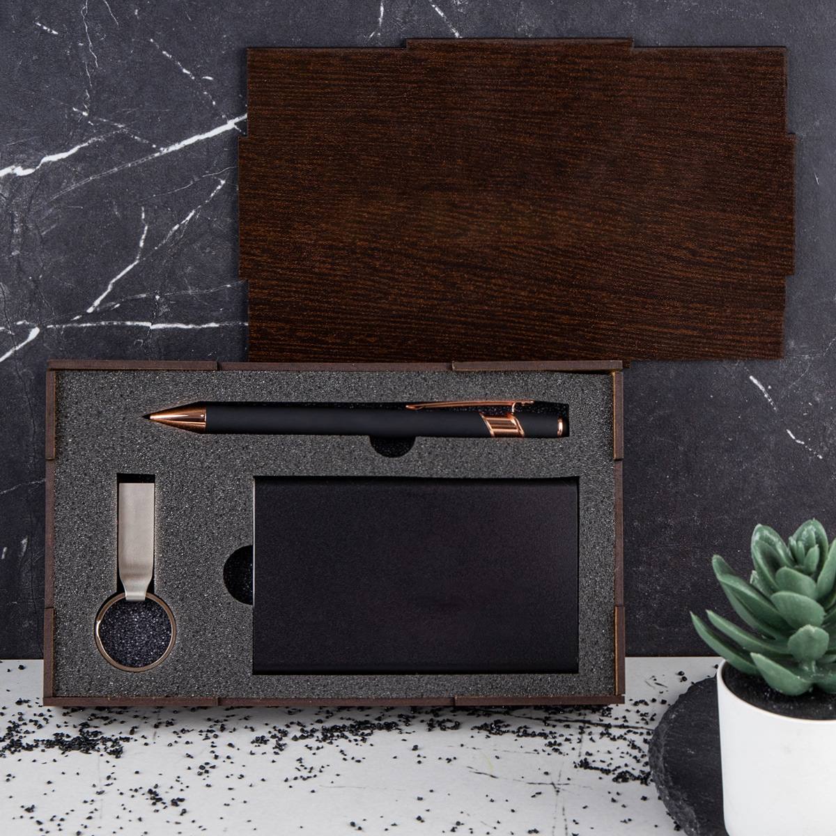 Подарочный набор (ручка, флешка и пауэрбанк) в футляре с вашей гравировкой