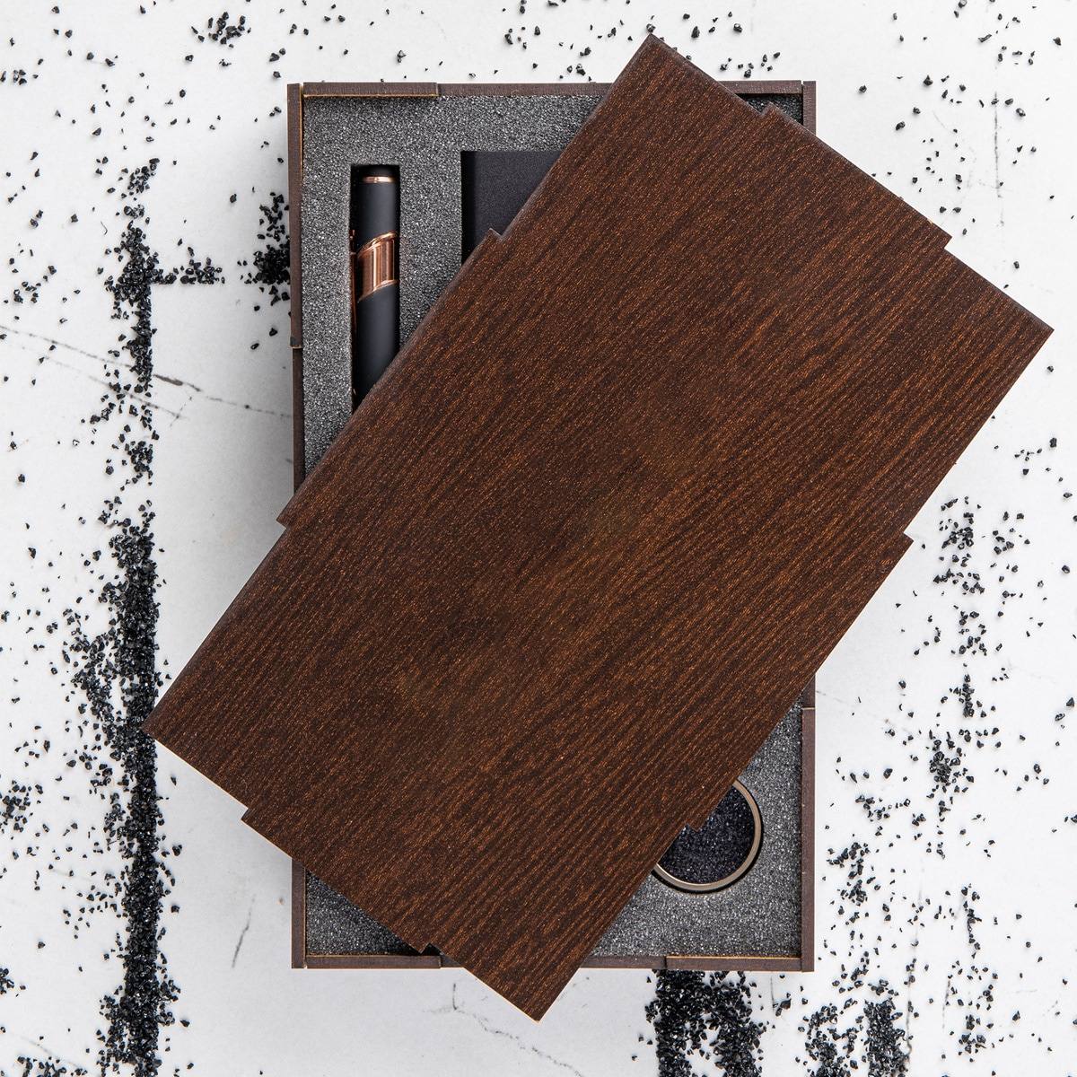 Подарочный набор (ручка, флешка и пауэрбанк) в футляре с вашей гравировкой