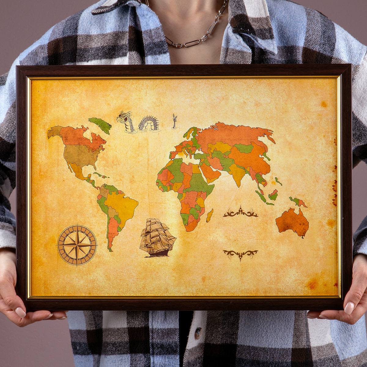 Именная карта путешественника в раме из багета