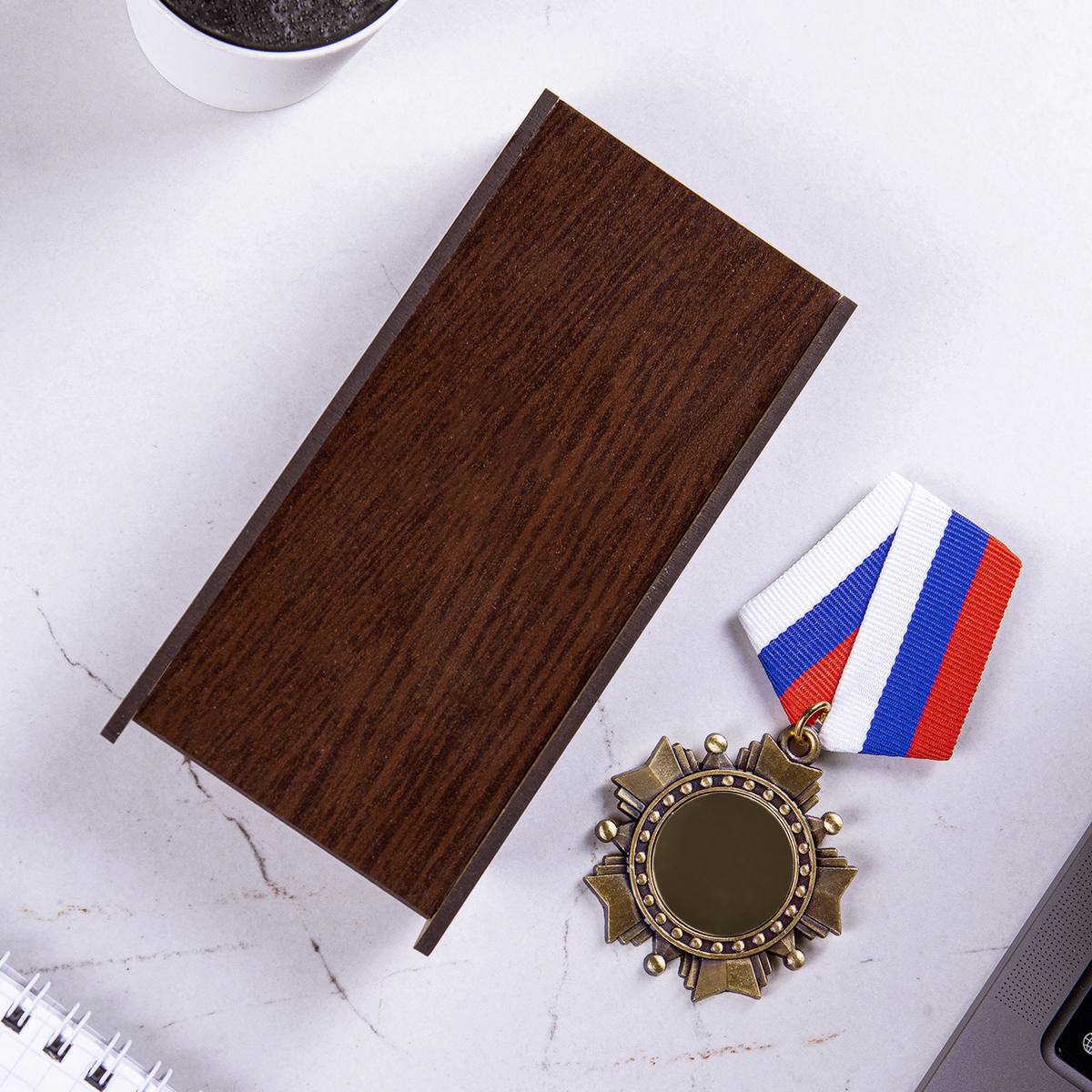 Орден За взятие Юбилея в футляре-подставке с гравировкой