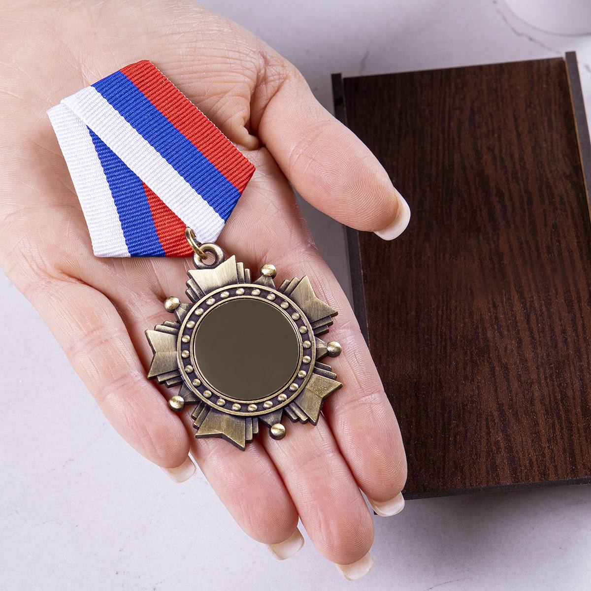 Орден За взятие Юбилея в футляре-подставке с гравировкой