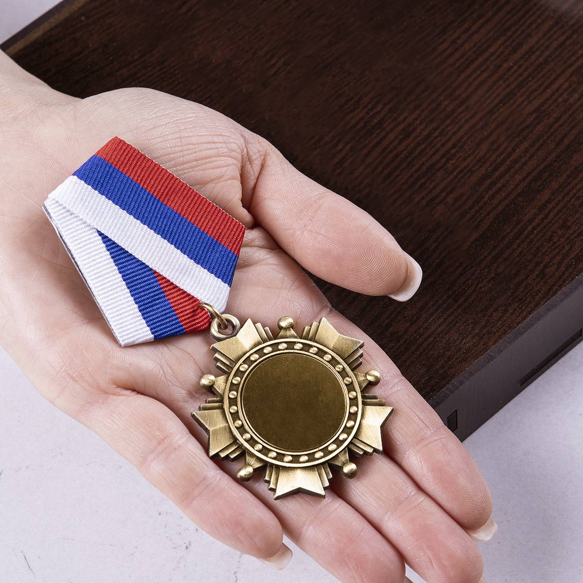 Орден и удостоверение с индивидуальным дизайном (рукописный бланк)