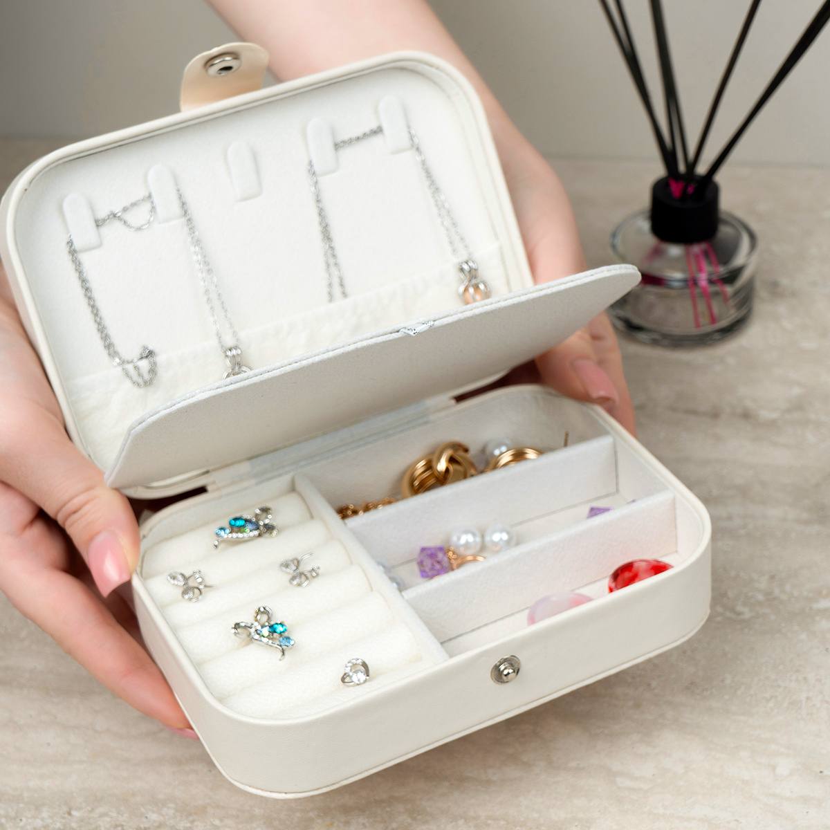 Шкатулка для украшений Бейж с инициалом и именем