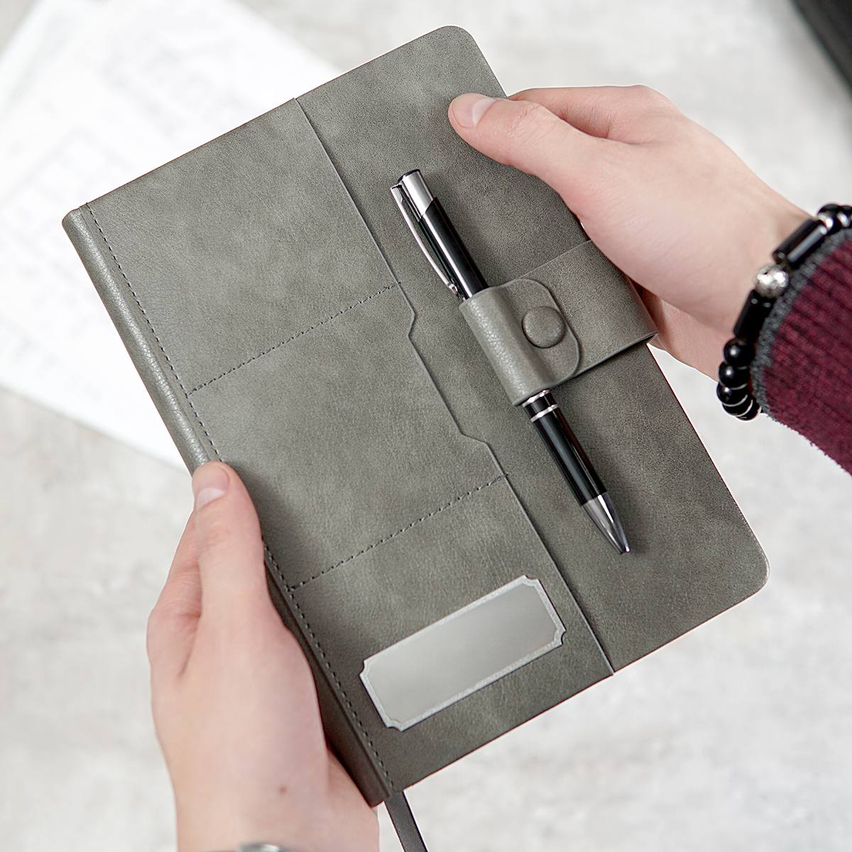 Ежедневник с ручкой Грей с вашей гравировкой