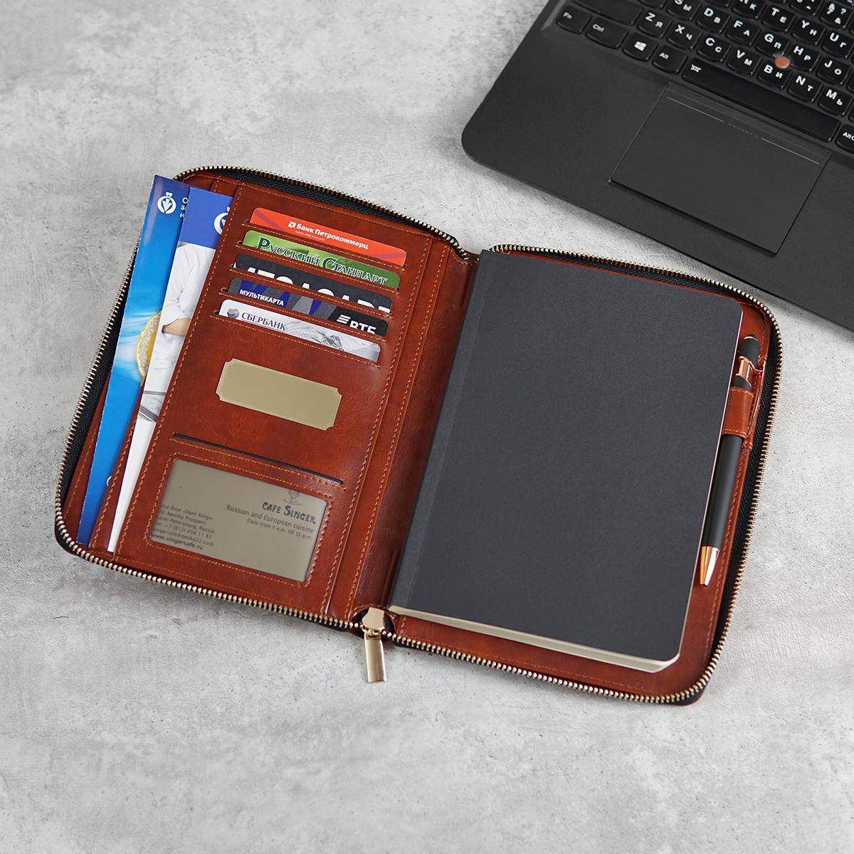 Именная папка-органайзер Браун с ручкой и гравировкой