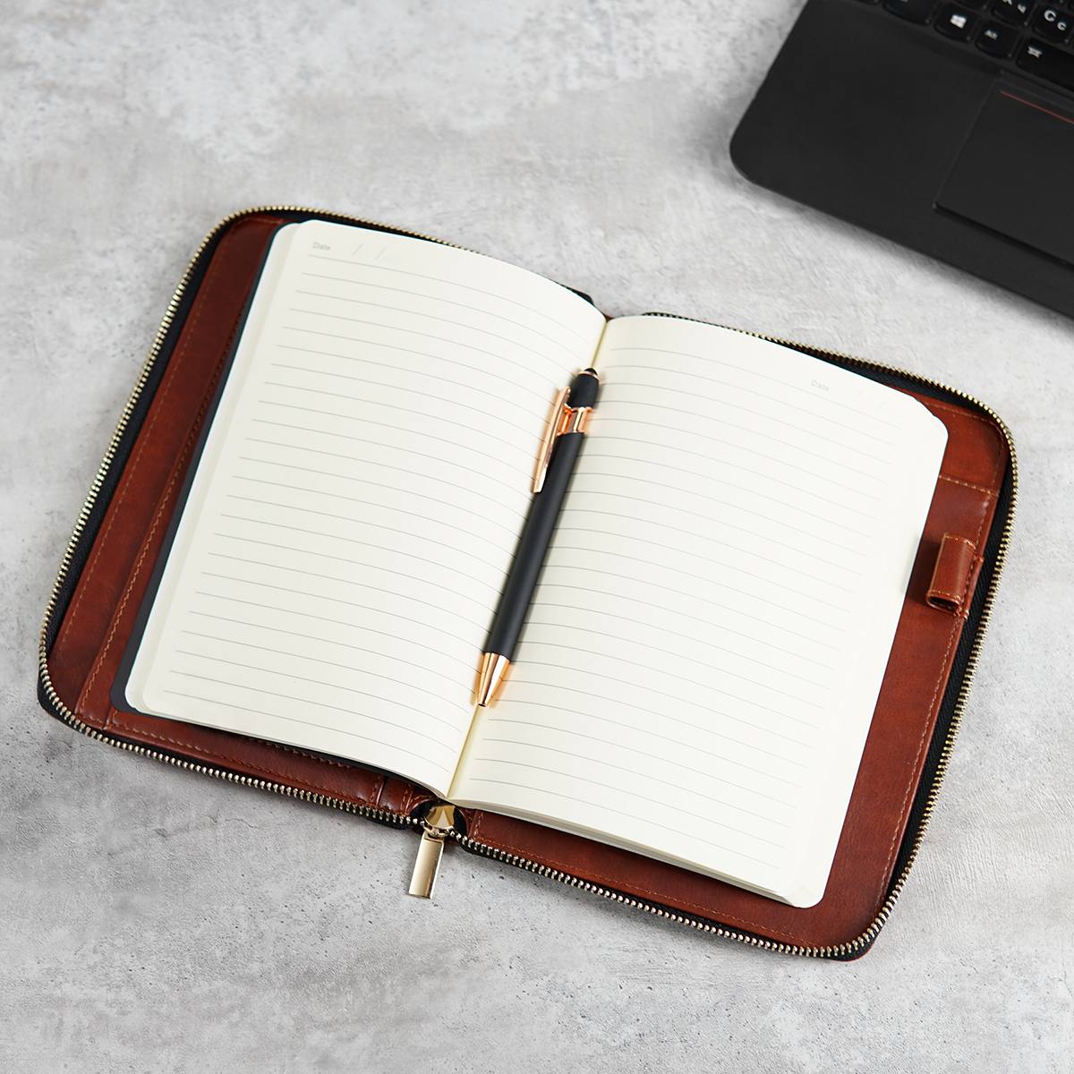 Именная папка-органайзер Браун с ручкой и гравировкой