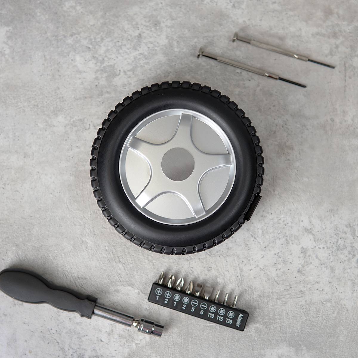 Автомобильный набор инструментов Колесо с вашей гравировкой