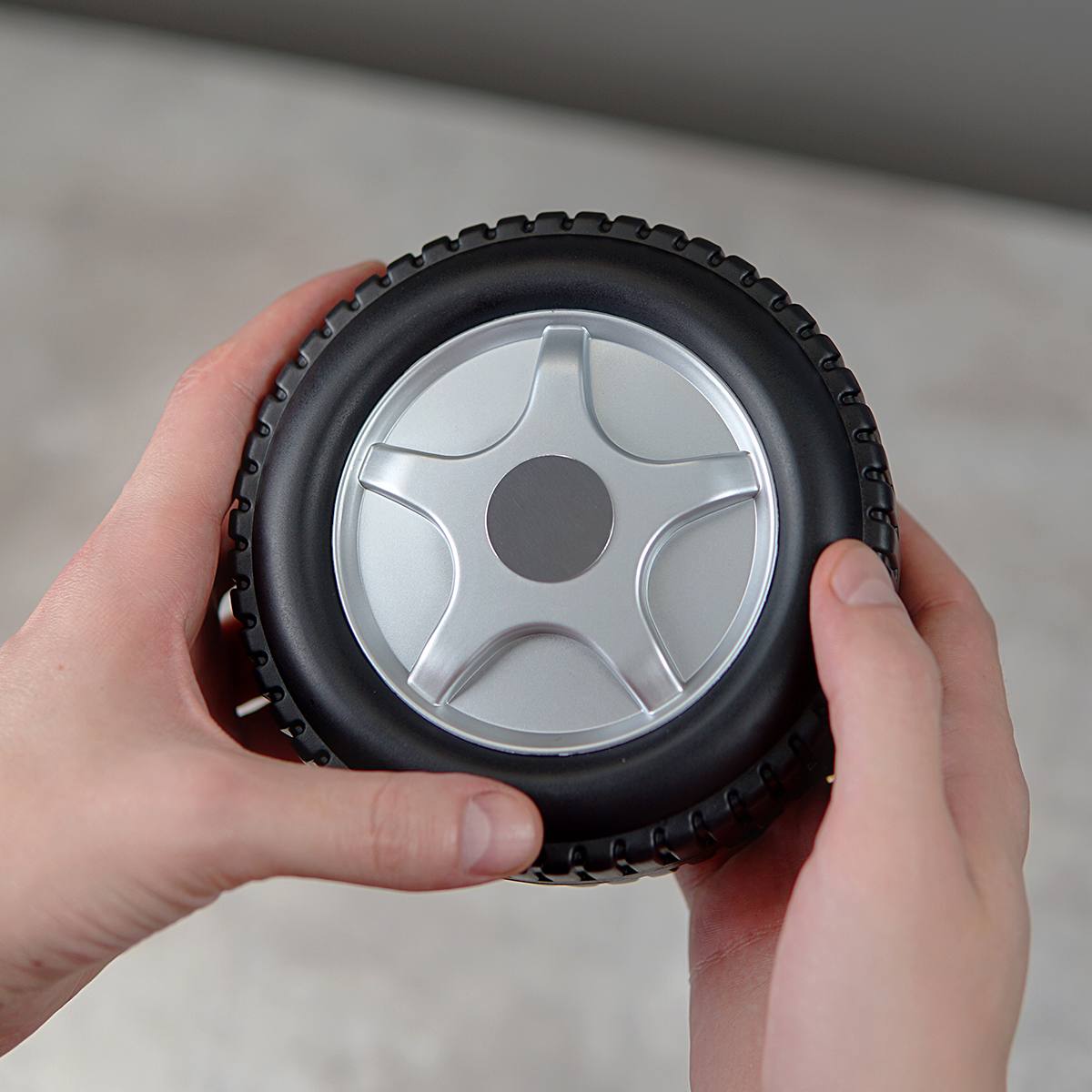 Автомобильный набор инструментов Колесо с вашей гравировкой