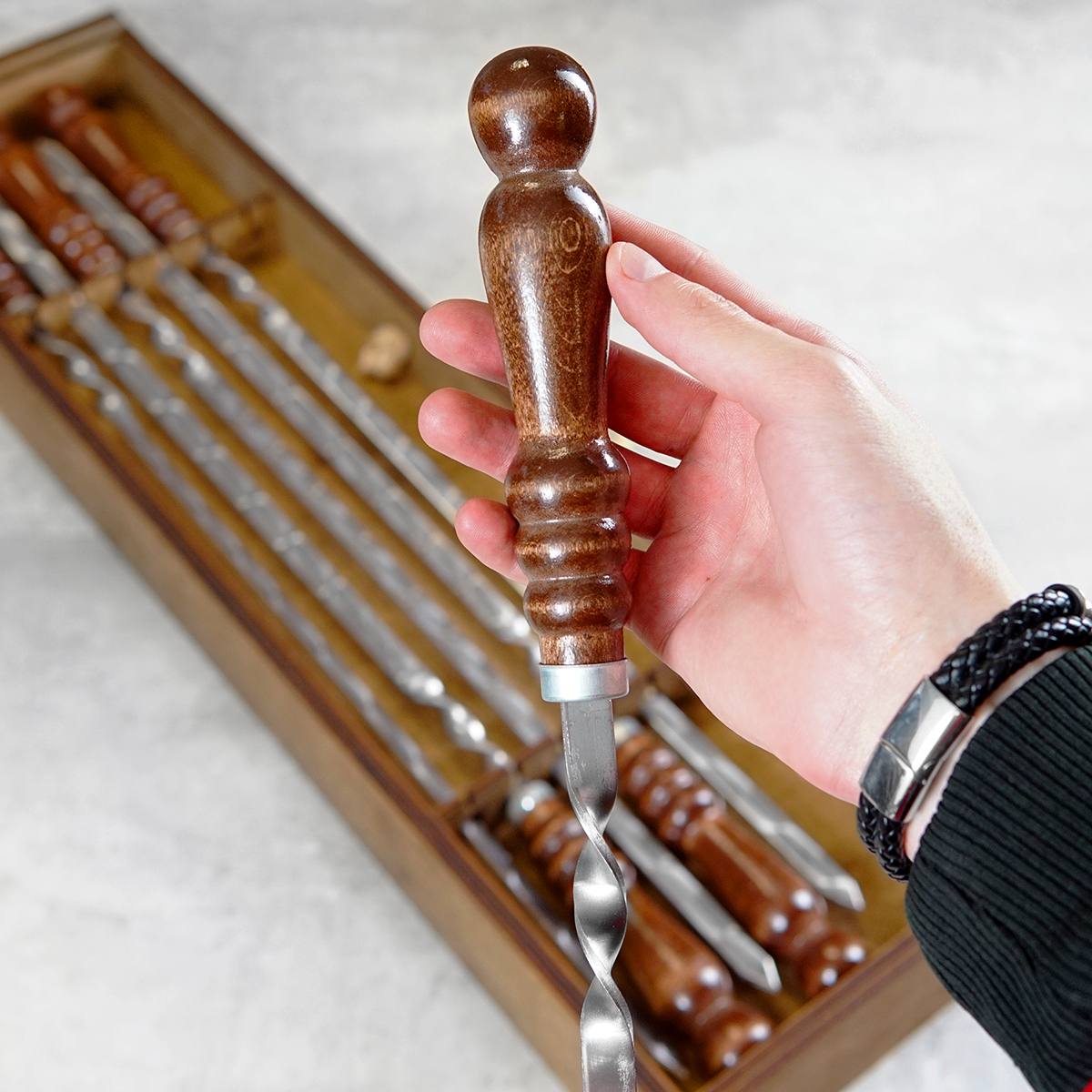 Именной шашлычный набор в деревянном футляре с гравировкой