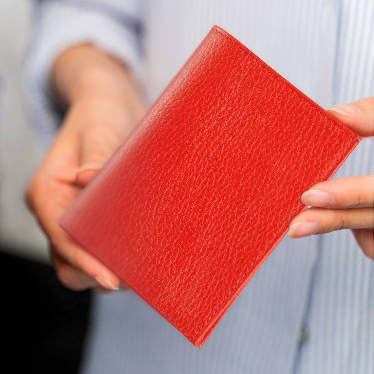 Именная обложка для паспорта Red Паспорт Королевы натуральная кожа