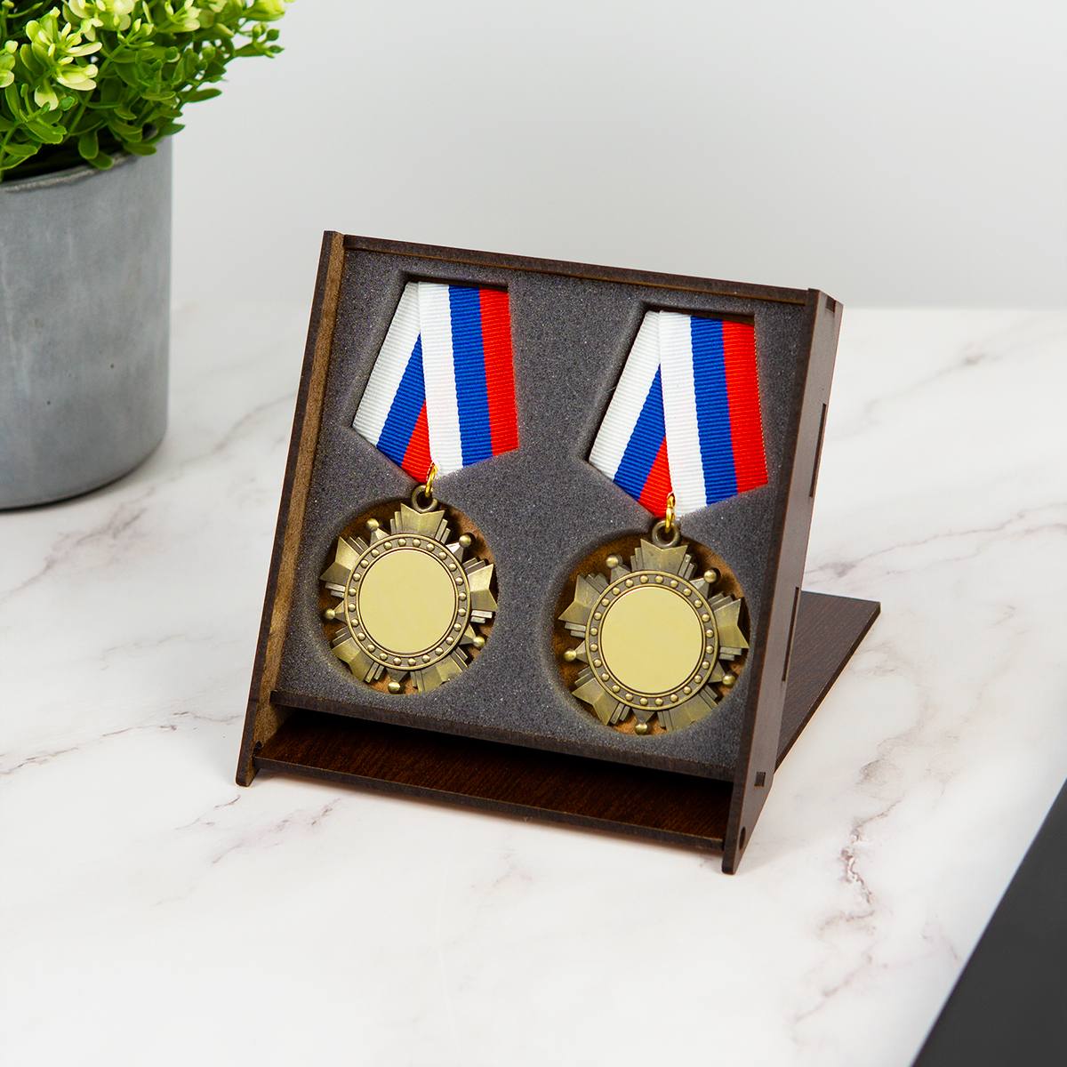 Комплект орденов в подарочном футляре с вашей гравировкой