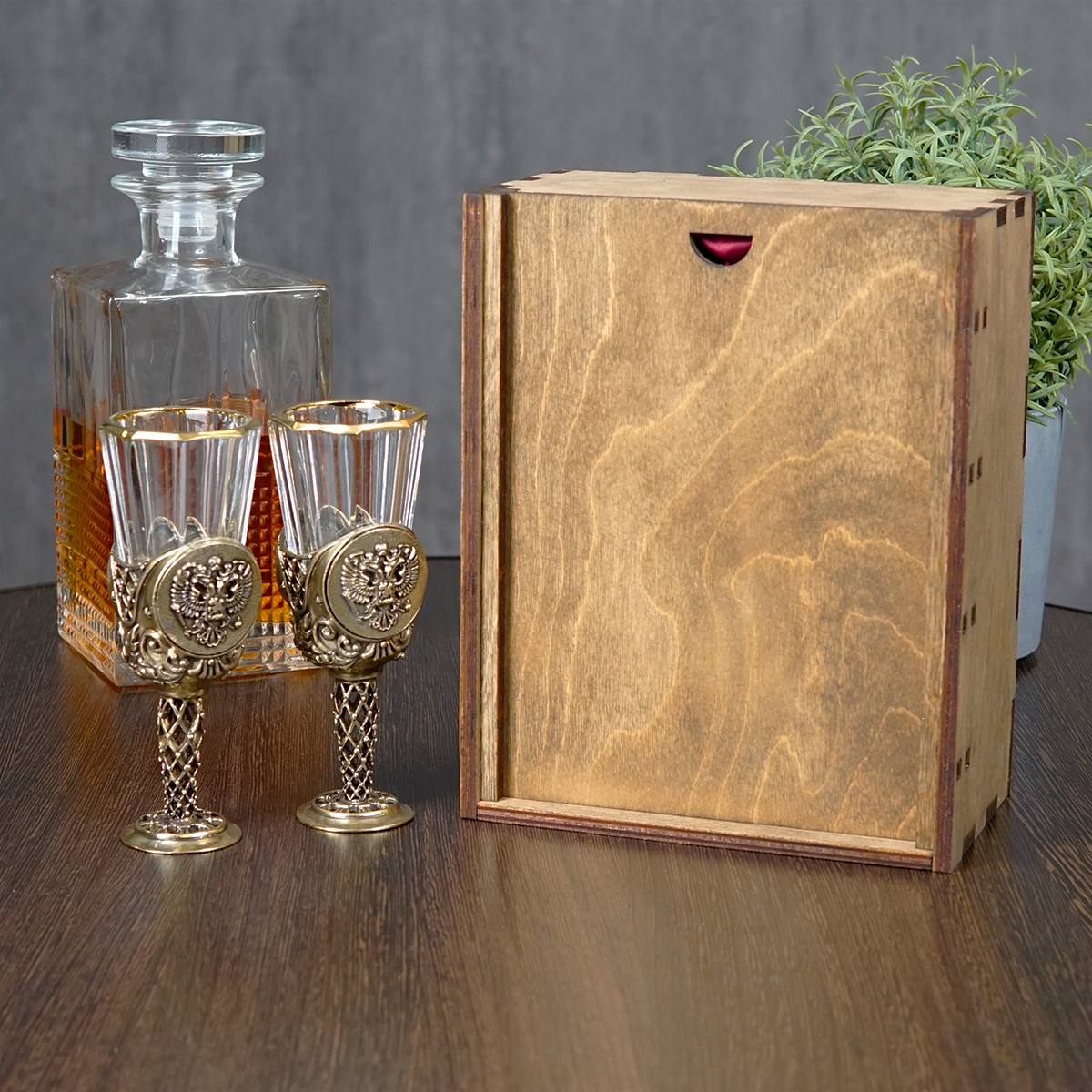 Набор рюмок Гербовый в подарочном футляре с вашей гравировкой