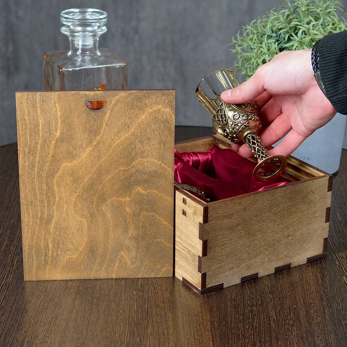 Набор рюмок Гербовый в подарочном футляре с вашей гравировкой