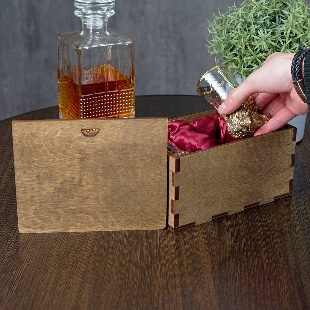 Набор из двух стопок Царь зверей с вашей гравировкой