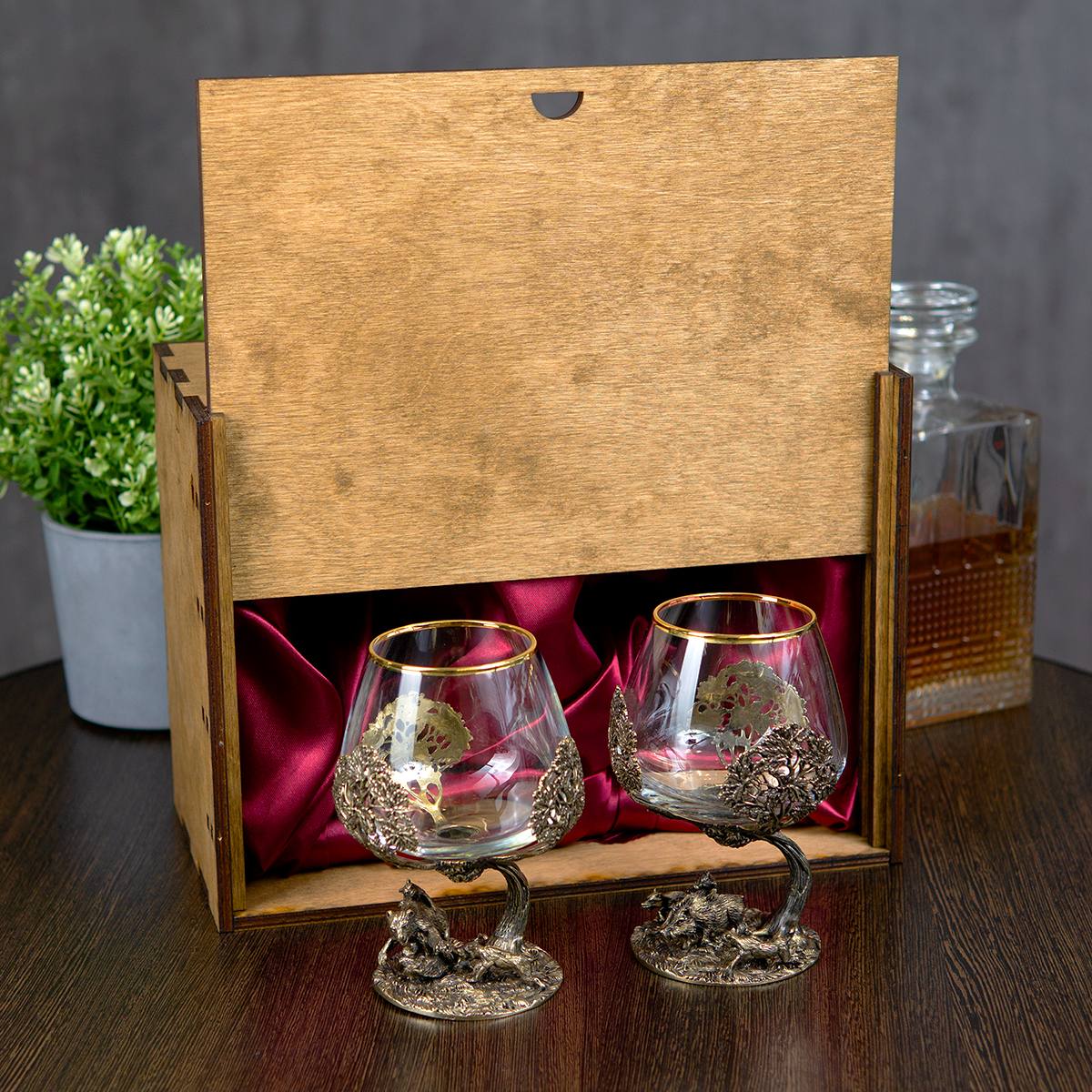 Именной набор бокалов для коньяка На охоте в деревянном футляре