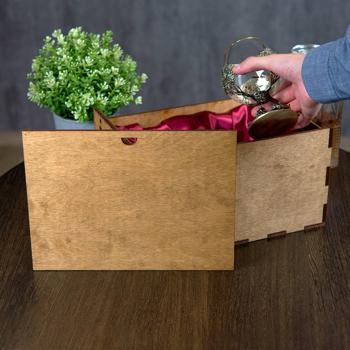 Именной набор бокалов для коньяка На охоте в деревянном футляре