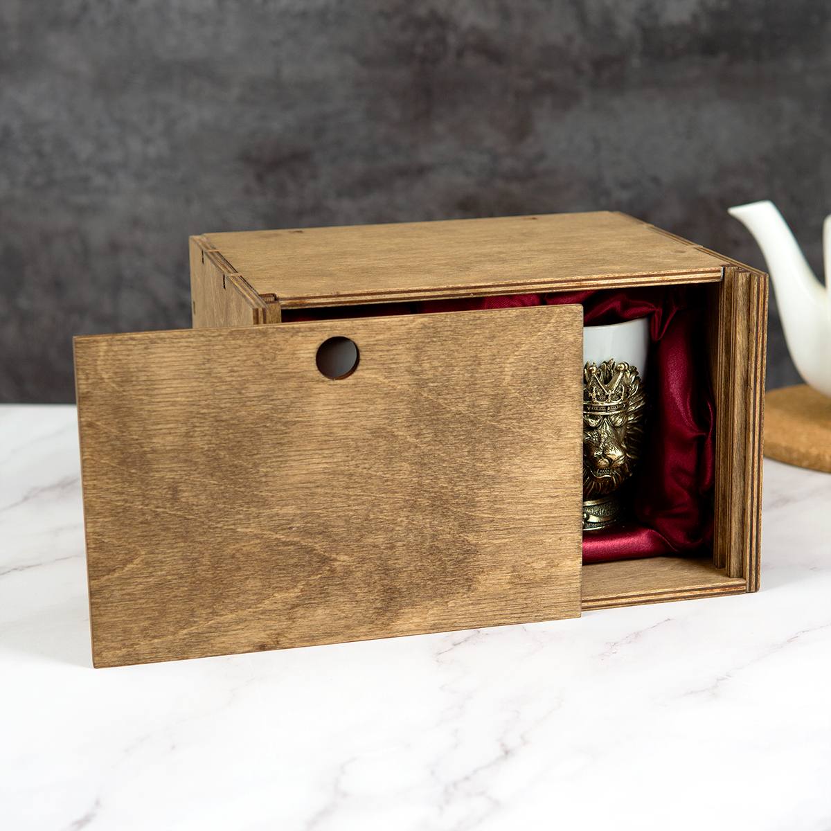 Именной набор кофейных чашек Царь зверей в деревянном футляре