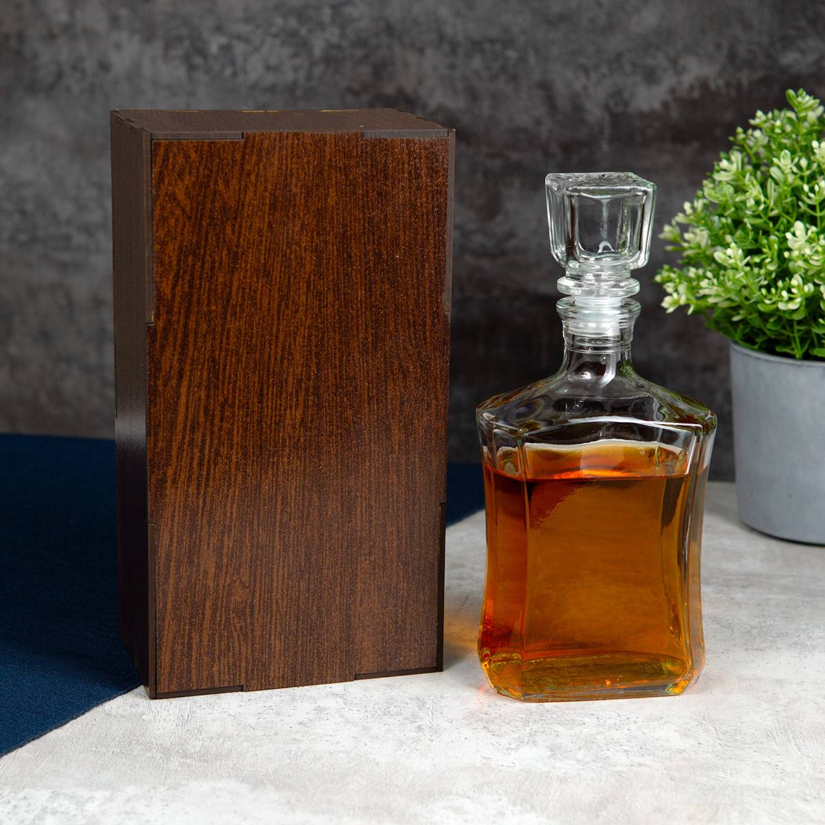 Штоф Президент в подарочном футляре с вашей гравировкой