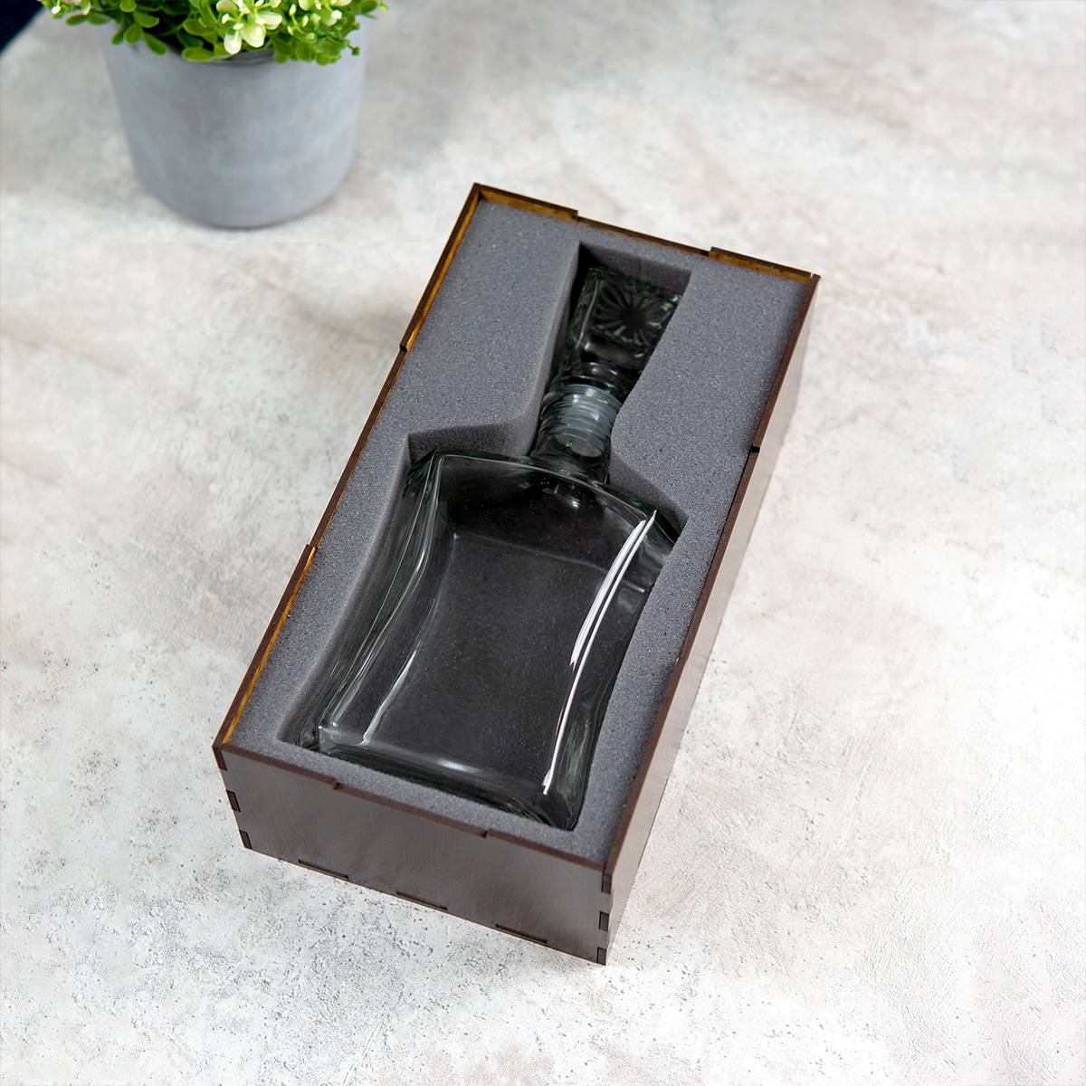 Штоф Президент в подарочном футляре с вашей гравировкой