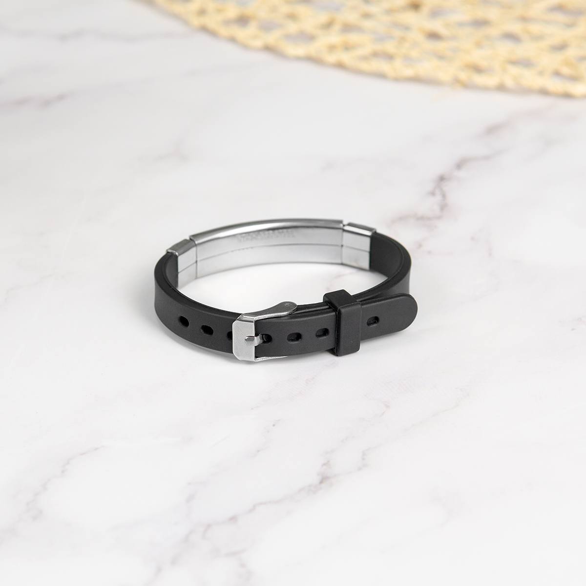 Именной силиконовый браслет Побеждай в подарочном футляре с гравировкой