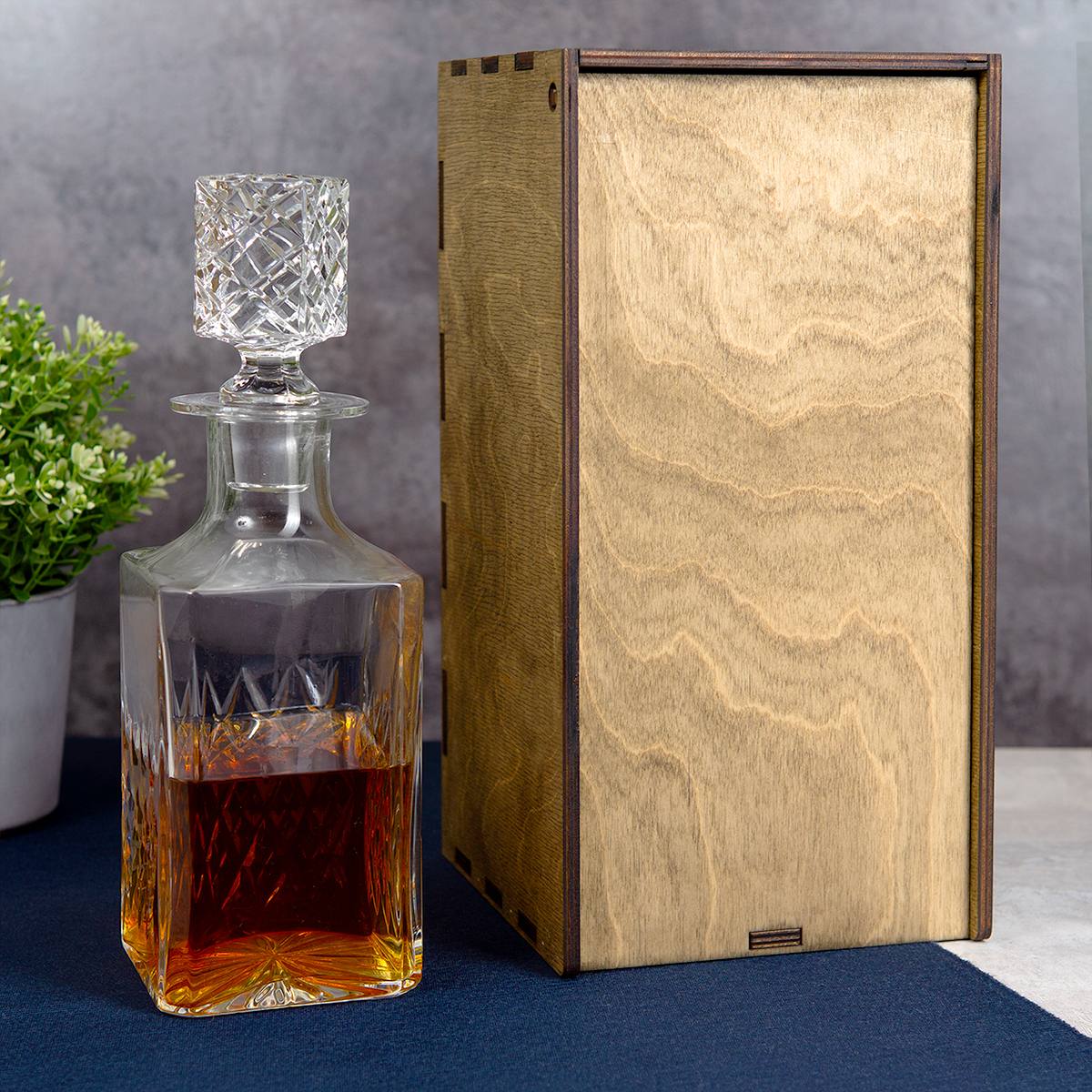 Именной хрустальный штоф в футляре