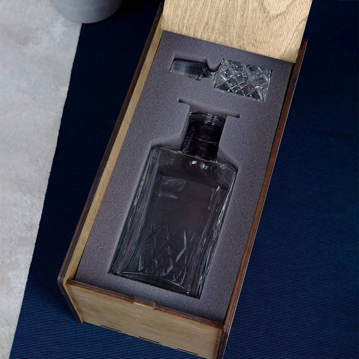 Именной хрустальный штоф в футляре