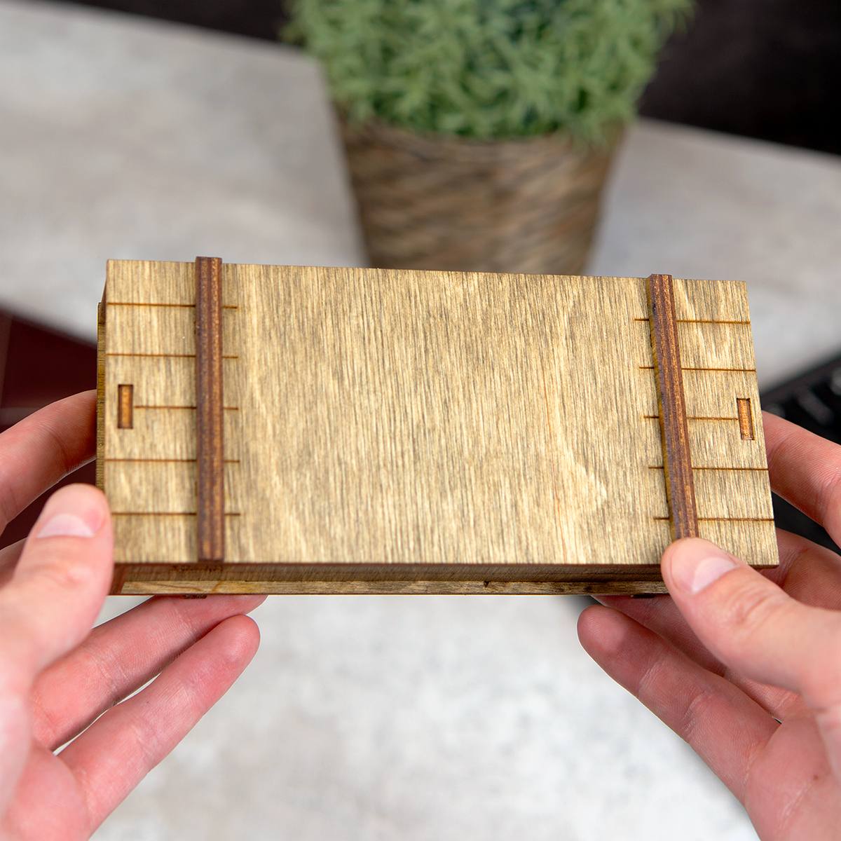 Набор с гравировкой (флешка, жетон) С праздником 23 февраля! в футляре