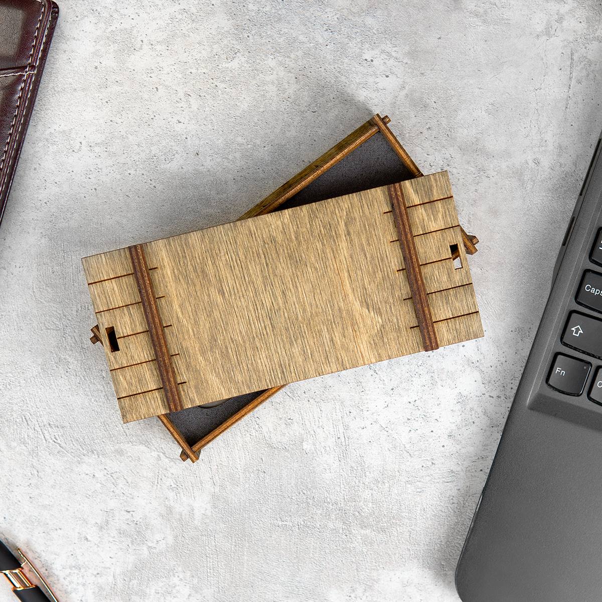 Набор с гравировкой (флешка, жетон) С праздником 23 февраля! в футляре