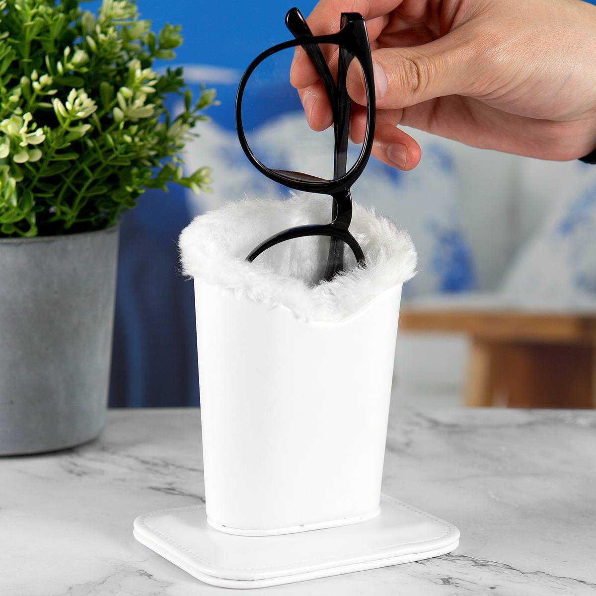 Футляр с магнитной подставкой для очков именной