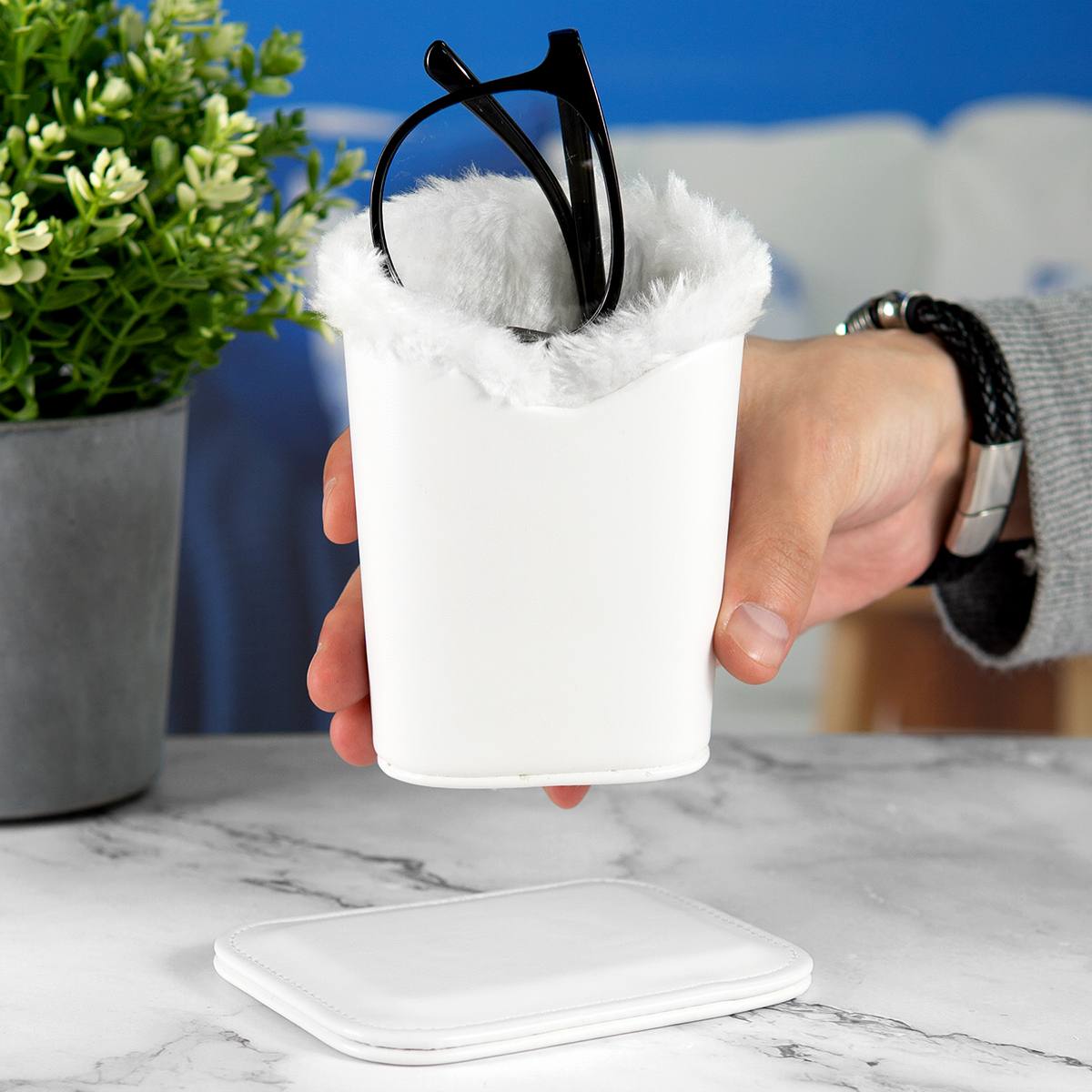 Футляр с магнитной подставкой для очков именной