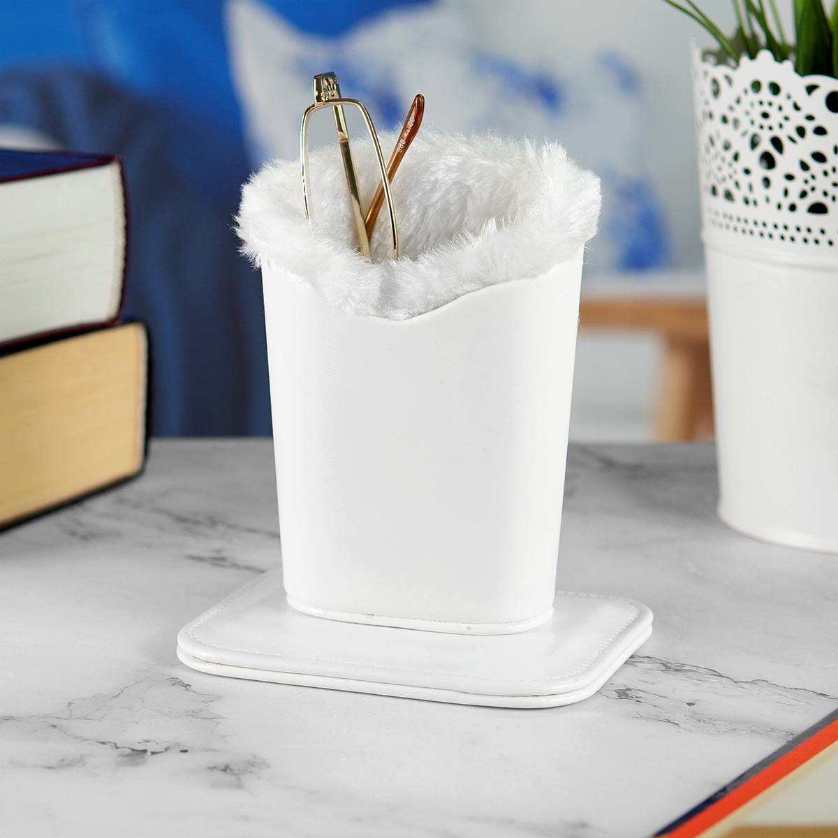 Футляр с магнитной подставкой для очков именной