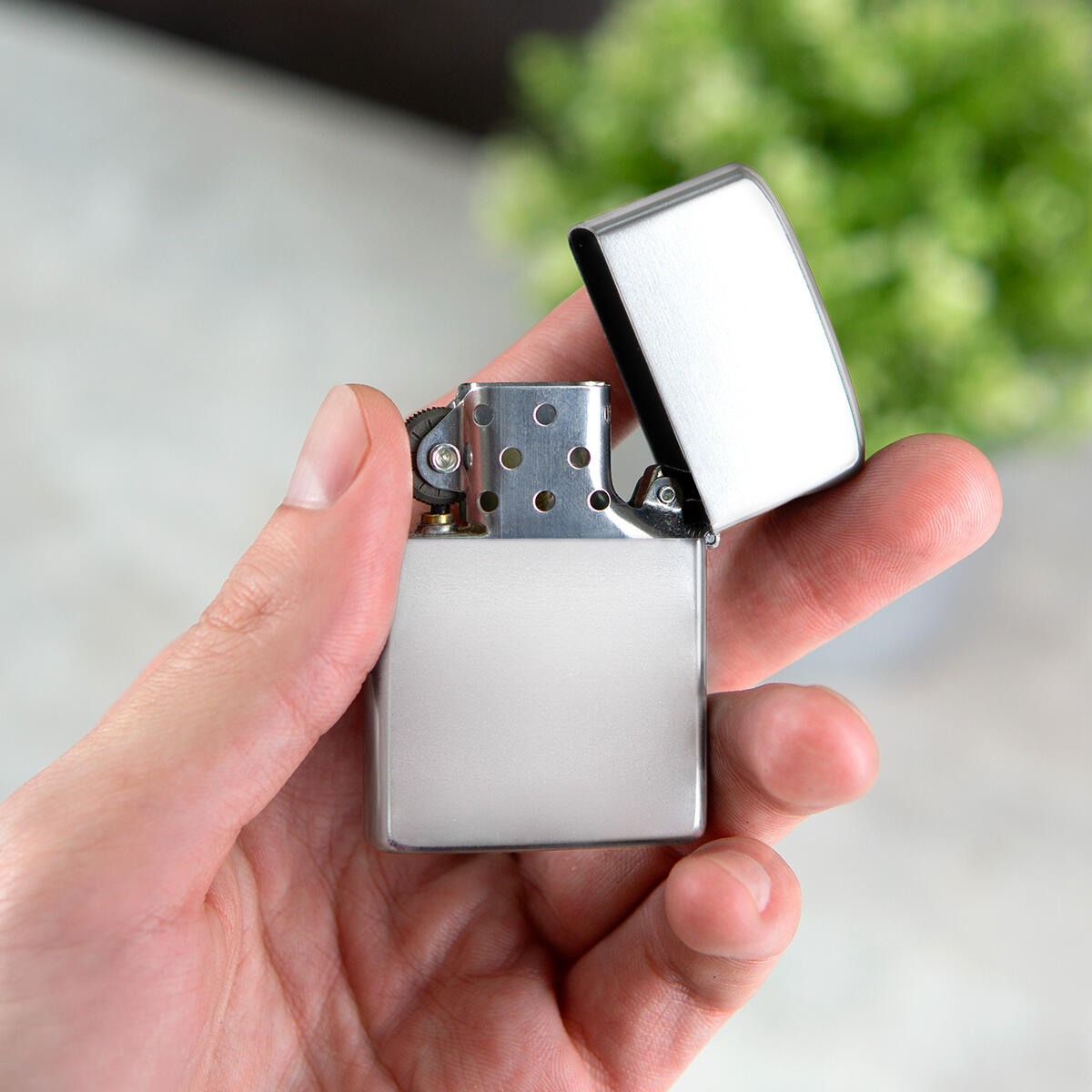 Именная зажигалка Silver в футляре-подставке