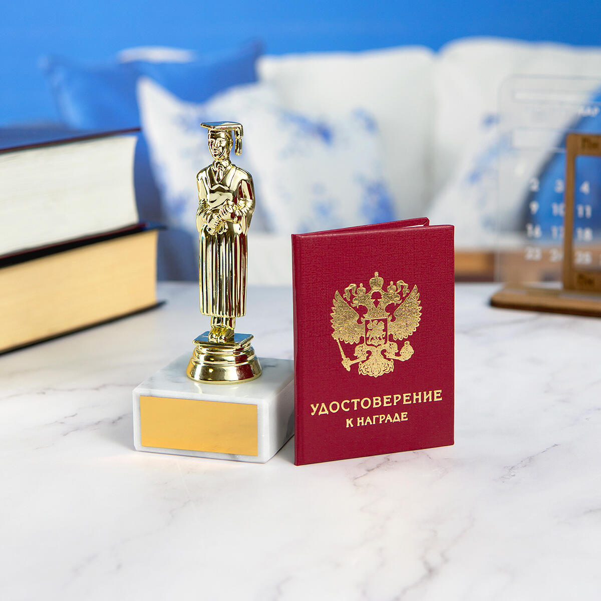Мини статуэтка Выпускник с удостоверением (печатный бланк)