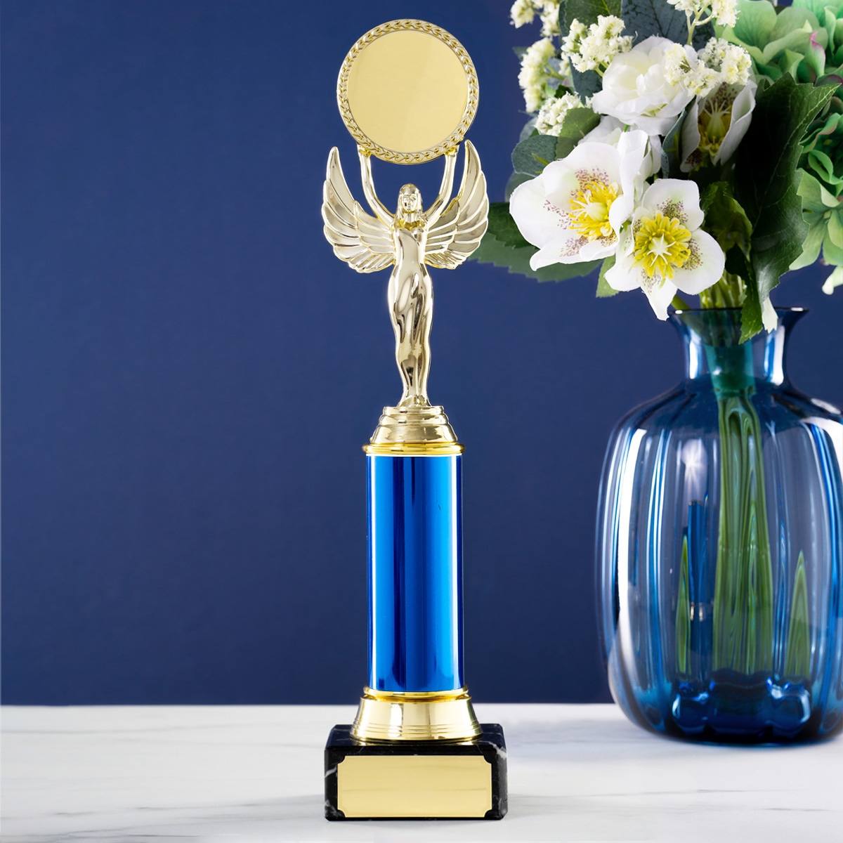 Наградная статуэтка *Лучшему директору школы*