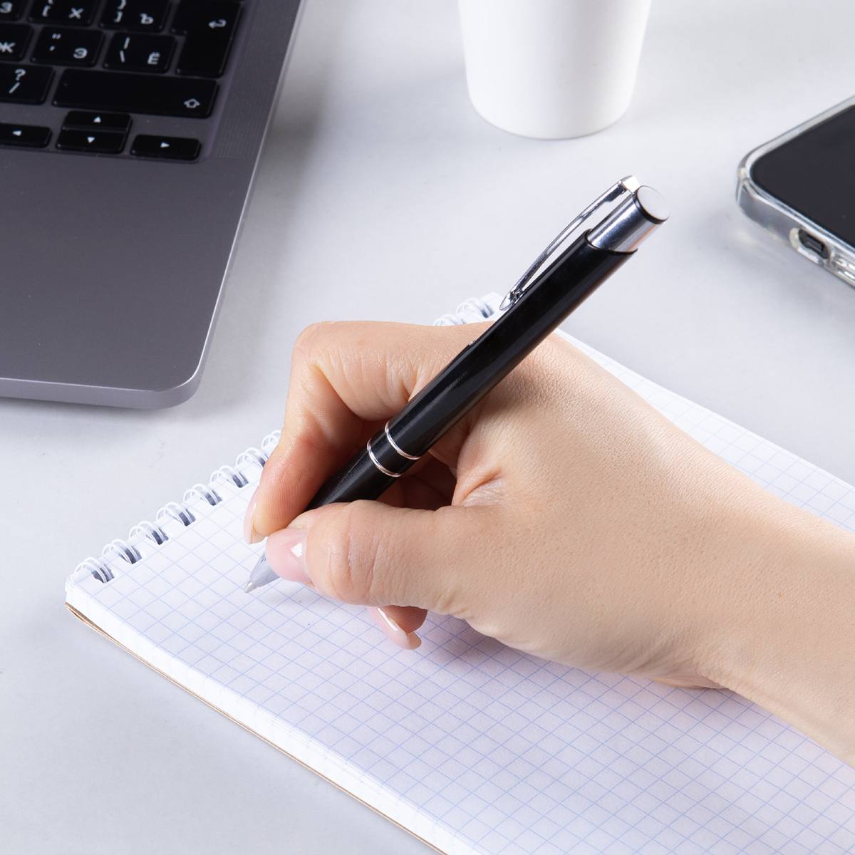 Ручка с гравировкой имени Лидер (с футляром)